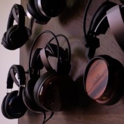 Headphones and earphones: our high-end selection!